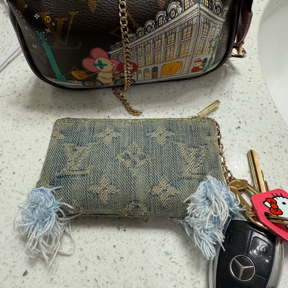 Louis Vuitton Denim Monogram key cles